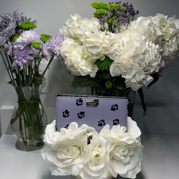 Kate Spade Stacy Bifold Paw Prints Wallet in RARE Lavender - Picture 1 of 12